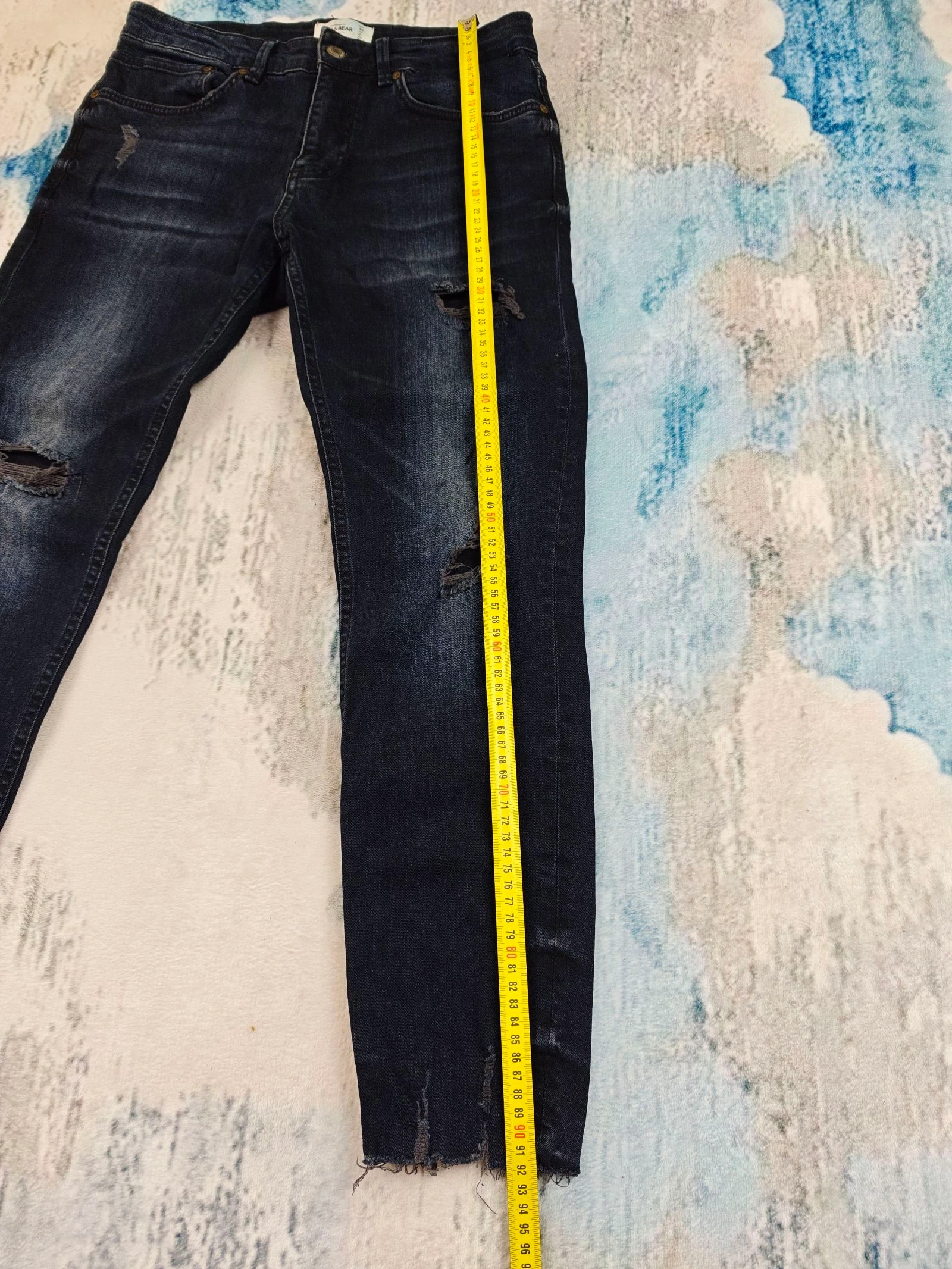 Pull&Bear Calças Skinny Ripped para Homem com Bainha Bruta e Estilo Y2K Streetwear Azul Escuro Tamanho 40 – photo 7